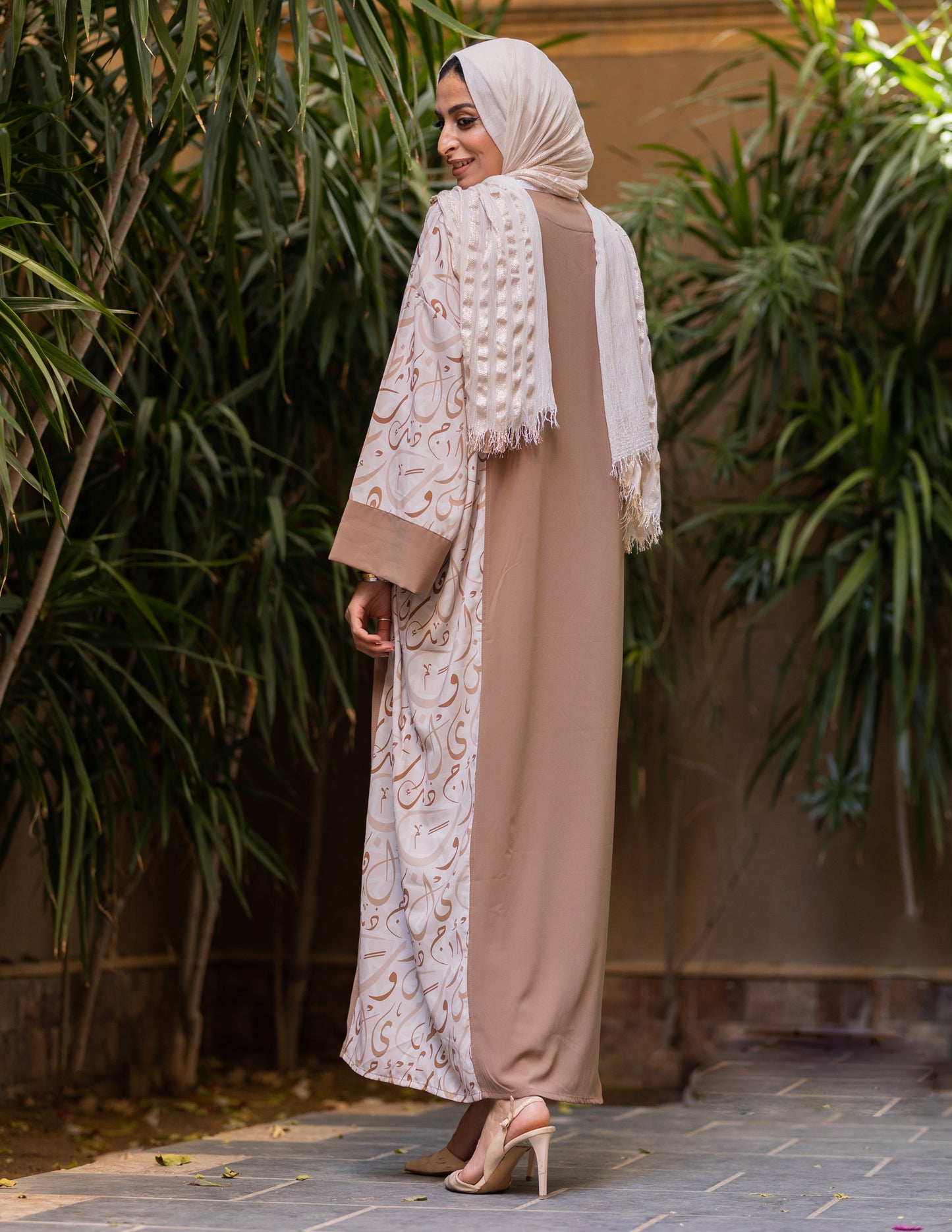 Basic Arabic Calligraphy Abaya