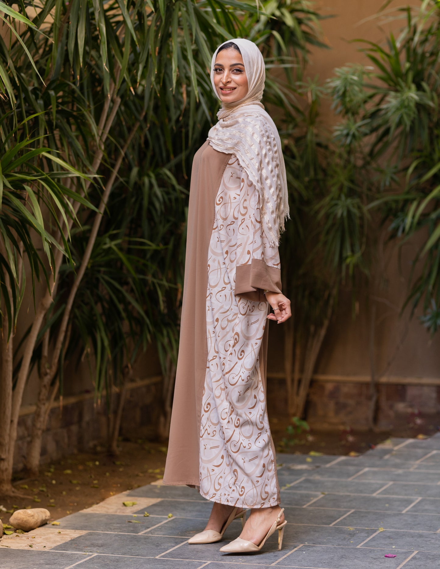 Basic Arabic Calligraphy Abaya